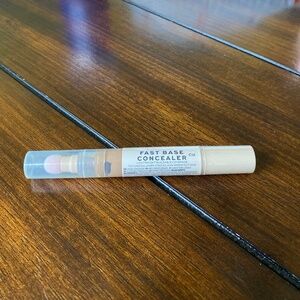Makeup Revolution Fast Base Concealer- C5
